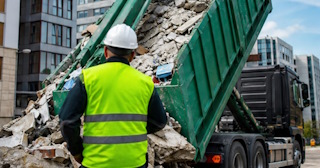 Вывоз строительного мусора в Петрозаводске: услуги лицензированной компании — ПроМусор